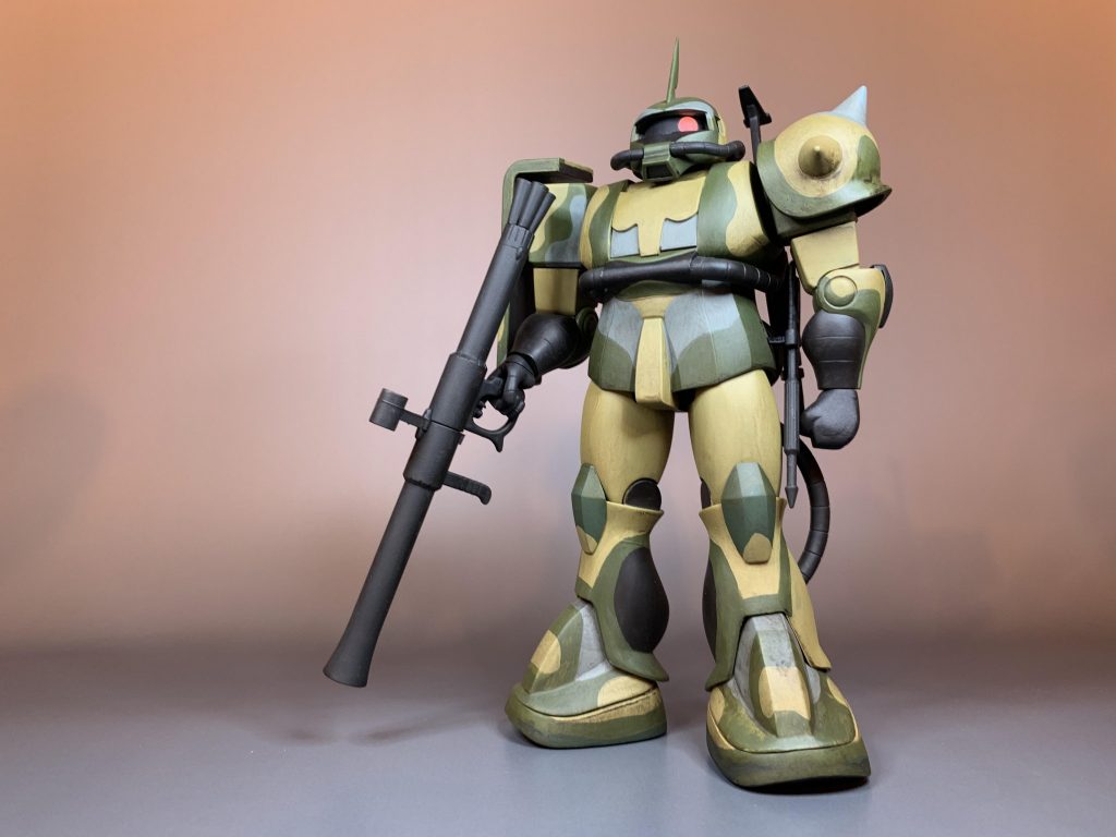 湿地帯戦用の迷彩柄に筆塗りしました。バズーカを持たせ、マシンガンはバックパックにマウントしました。旧キットならではのマッシヴな湿地帯戦用ザクはなかなかの迫力でした。👇関節改造動画はこちらから👇https://youtu.be/77rw4BStdzA