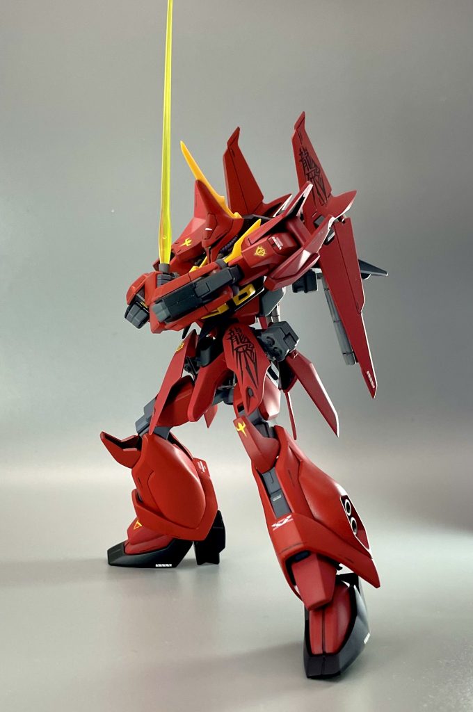 REのような精密マシンのような感じも凄くカッコ良いですが、HGの力強いプロポーションも凄くカッコ良いですよね✨