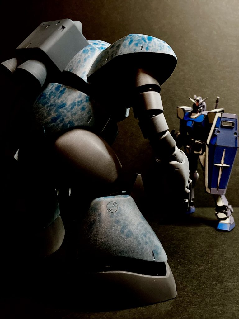 こちらもお遊び。ガンダムと対峙。既視感あると思ったらポケモンの対戦画面。笑