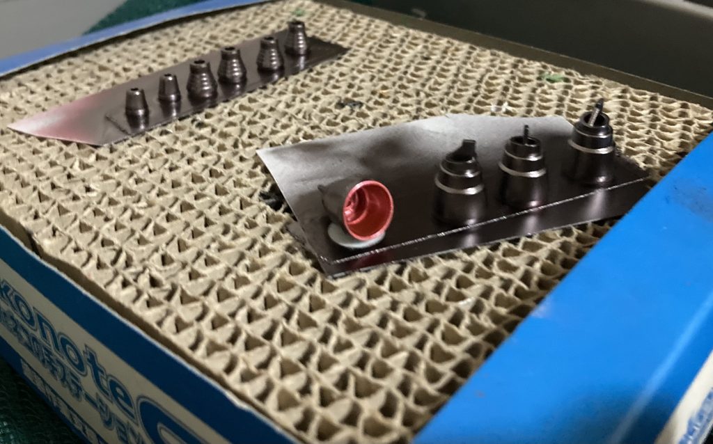 ガンダムマーカーのベビーガンメタリックで塗装。すごくいい色で気に入ってます。