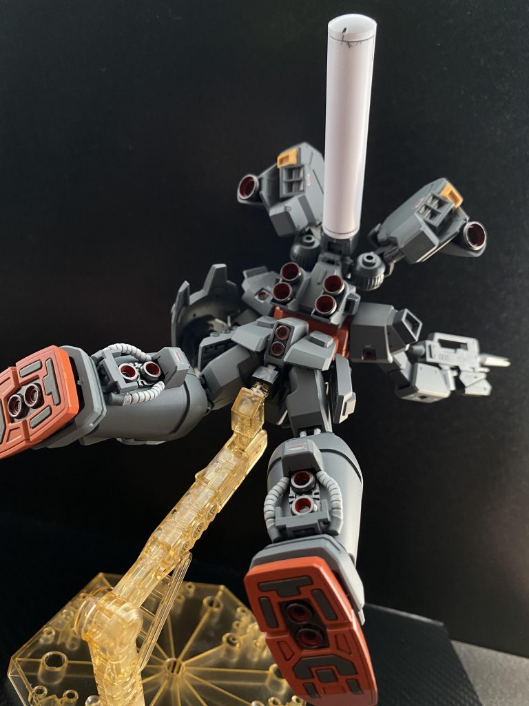 そんなコウ・ウラキだが、エースパイロット級の腕前を持つ彼に対して、様々な噂が立つのは当然の事だろう。特に訓練生達にとってはそう言った噂話の類は、盛り上がるものなのだ。 一年戦争時、ガンダムのパイロットだった。と言うありきたりなものを初めとして、曰く、単騎で、敵艦隊を壊滅させた。曰く、教科書に載っているようなエースを何機も撃墜している。曰く、コロニー落としを止めた、もしくは止めようとした。また、対MA戦闘についての講義の際の、まるで自らがMAを操縦していたかのようにも聞こえる講義内容を聞いた訓練生らによって、要塞級のMAを駆り、敵MAと一騎討ちを繰り広げた。などといった噂話が出たほどである。