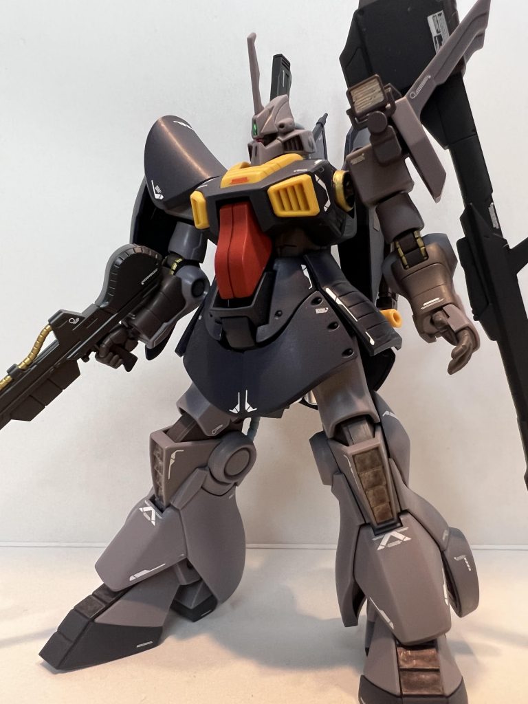 個体差なのかわかりませんが、アタマが軟質パーツに引っ張られてすぐ抜ける、差し込んでいてもグラグラグラします。そこを除けばプロモーションもよく作りやすいキットです。