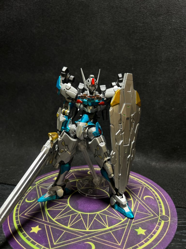 こんな感じかな。ガオガイガー発売されるので気分を盛り上げて勇者っぽいイメージで撮ってみた。写真が上手くないからこれが精一杯❗️カメラマンだった父の血を継いでる筈なのにおかしいなぁー。