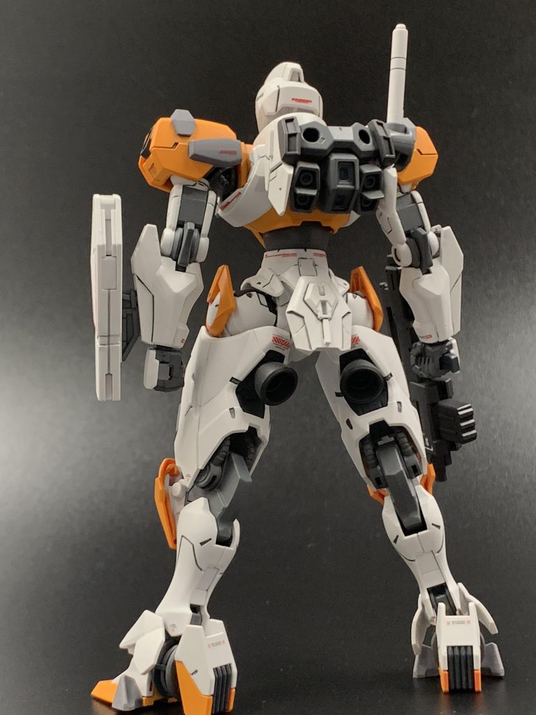 後ろから〜バックパックはジャンクにあったジェミナスの流用です