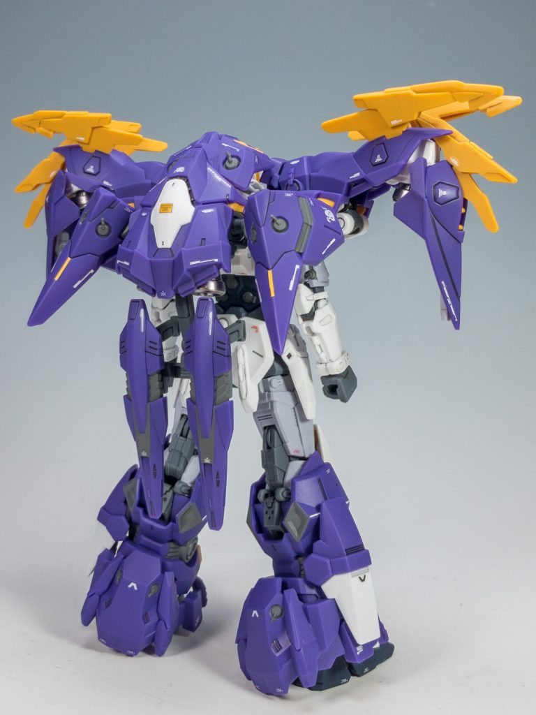 リアビューです。今回のデカールワークは、個人的にお気に入りです!アイデアがポンポンと出てきて、スイスイ貼れた印象ですね。ベルテクスのデカールをメインで使いましたが、使い勝手がよかったです!