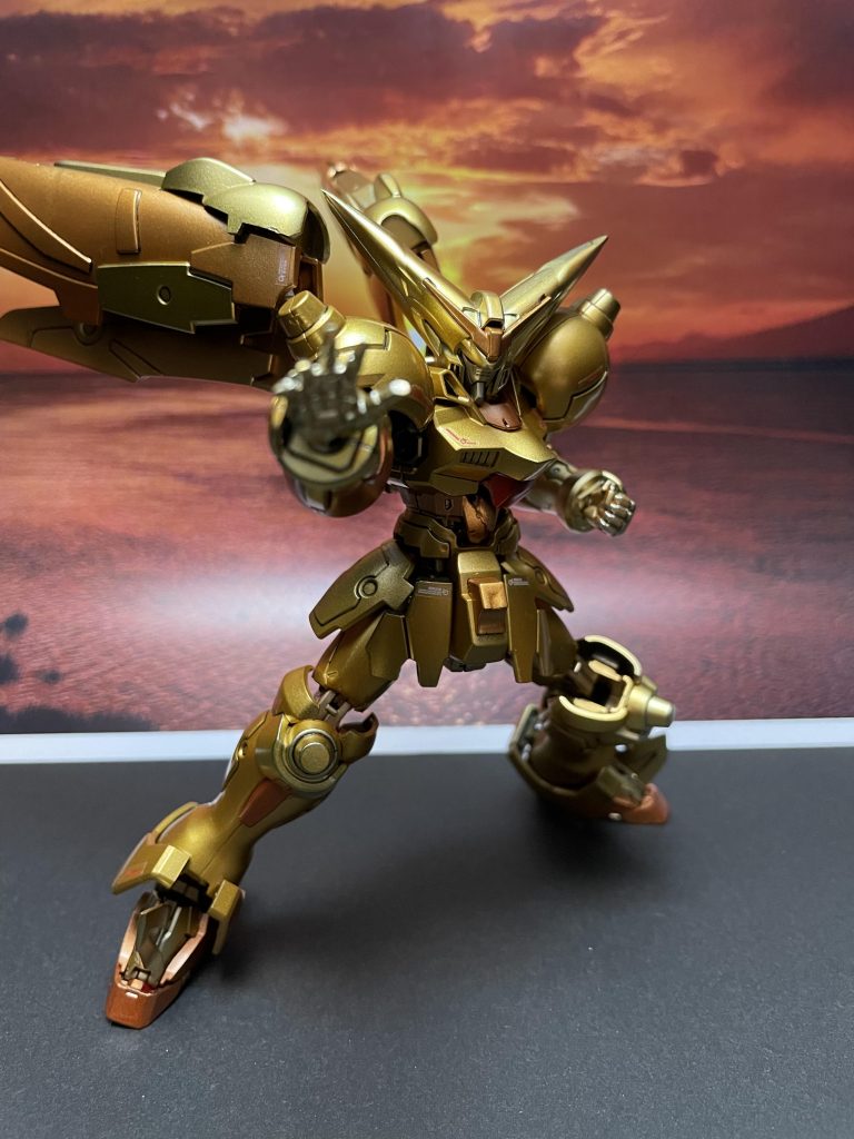 塗装のメインはスターブライトゴールド、ガンダムマーカーEXのイエローゴールド、スターブライトゴールド+クリアーレッド