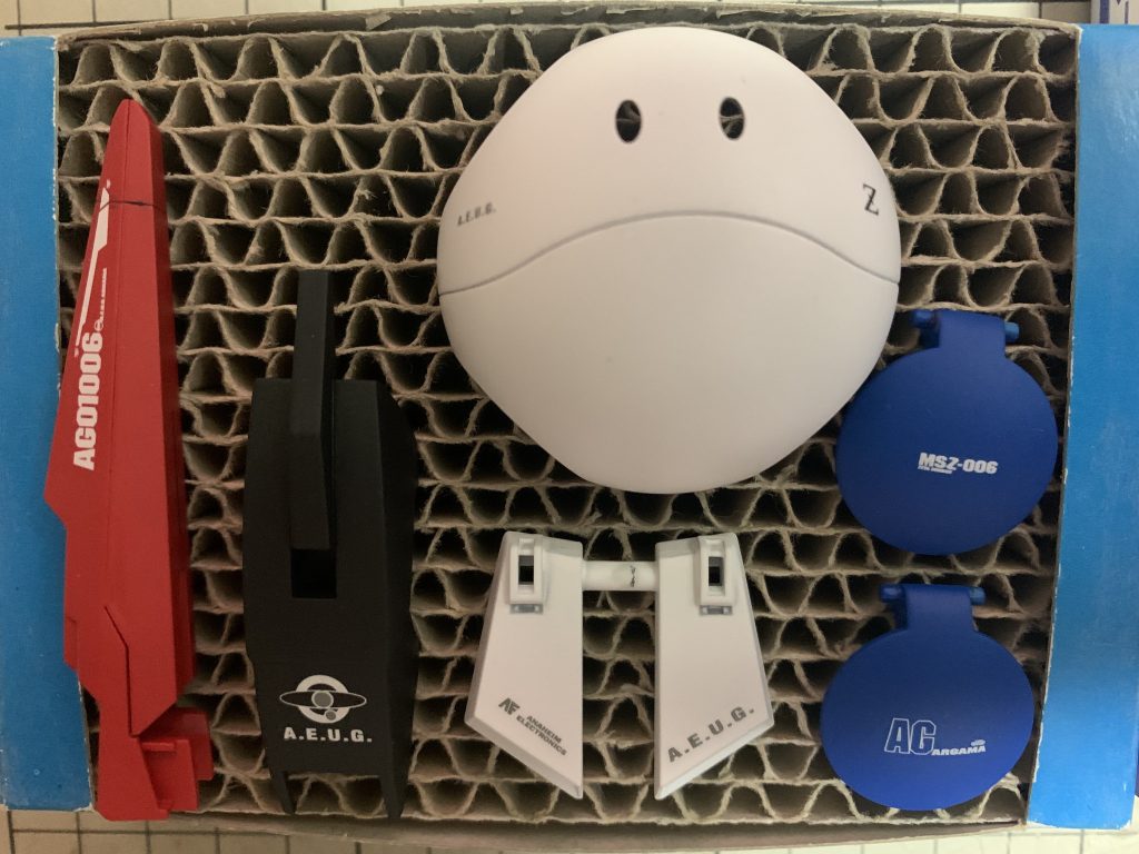 所々に印象的なデカールを貼ってみました。