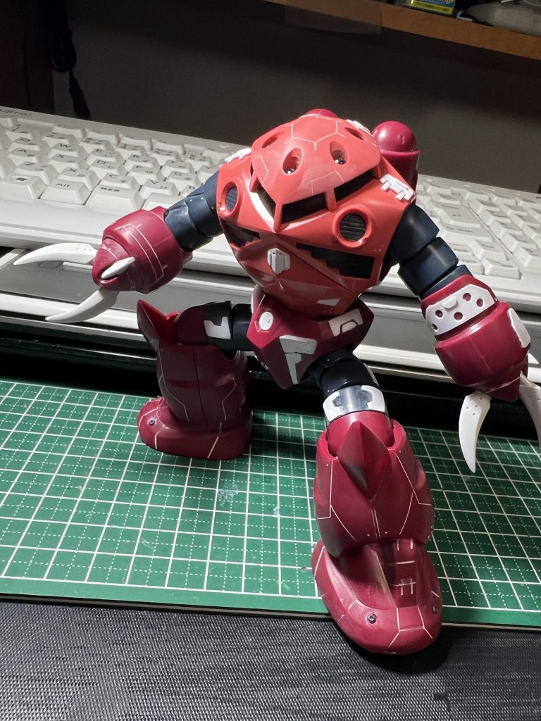 スジボリなどを追加しては組立て、雰囲気を確認しています