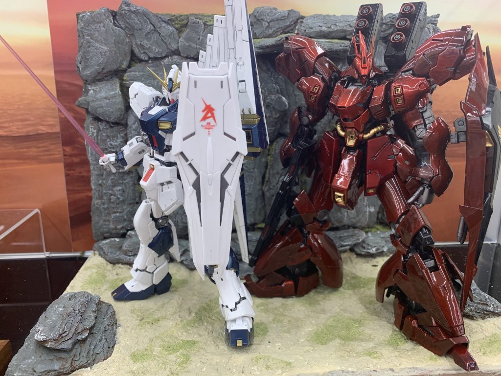 RGのνガンダム&サザビー