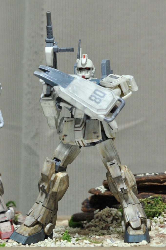 移動してきたのをイメージして、足元は汚くしてみました。