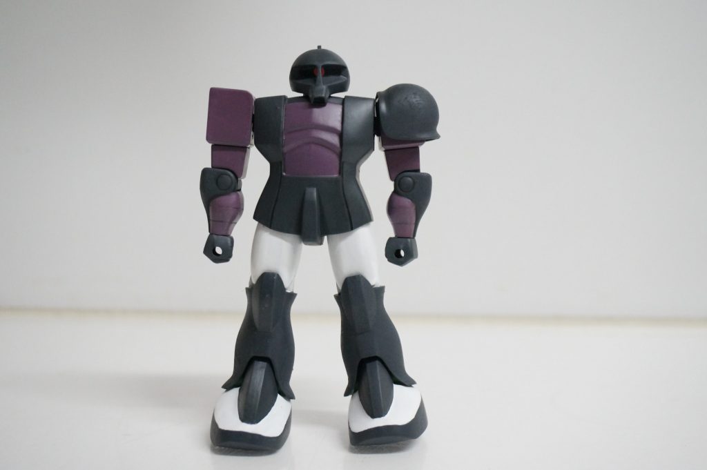 正面は旧キットらしいプロポーション。でもそこが良い。マッシブなのもいいですね。