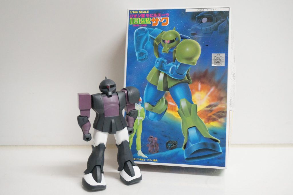 箱絵のポーズは無理です。