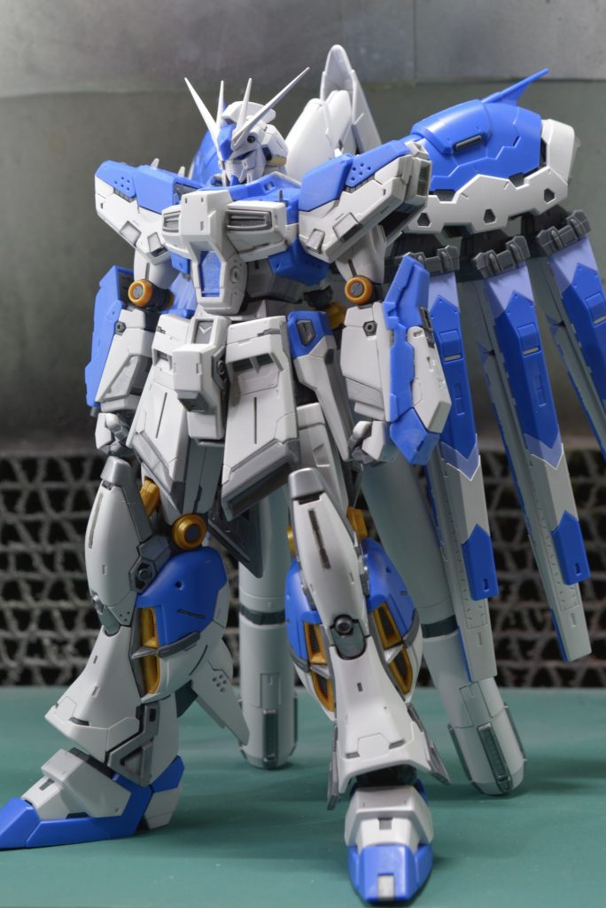 主な改修は頭部で左右のダクトを延長して面長な形状を目指しました