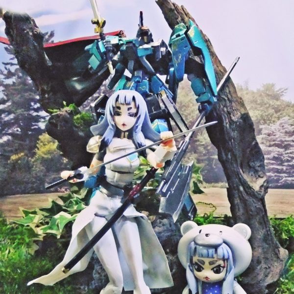 カルダ・イシュー御一行？様お披露目です。股関節パーツ折ったのですが？反響の大きさにカルダボディで組み上げ上げました。破損箇所はそのままでボディ塗装もホワイトサフ状態なのはご了承下さい。画像は新規４枚追加しましたので宜しくお願いします。