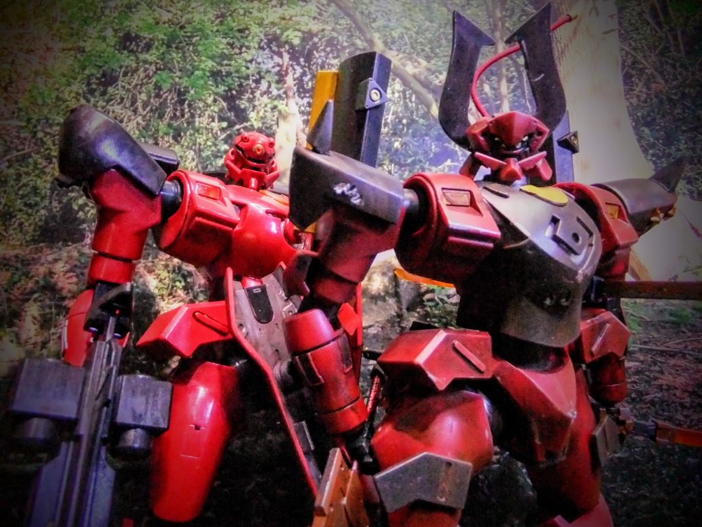 被弾痕は極小のリュータービットで彫り込みました。