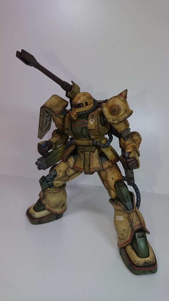 ORIGINザクなんでスタイルもデティールも申し分なしなんですがウェザリングのバランスが正解がわかんなくてこれぐらいかなって感じです。