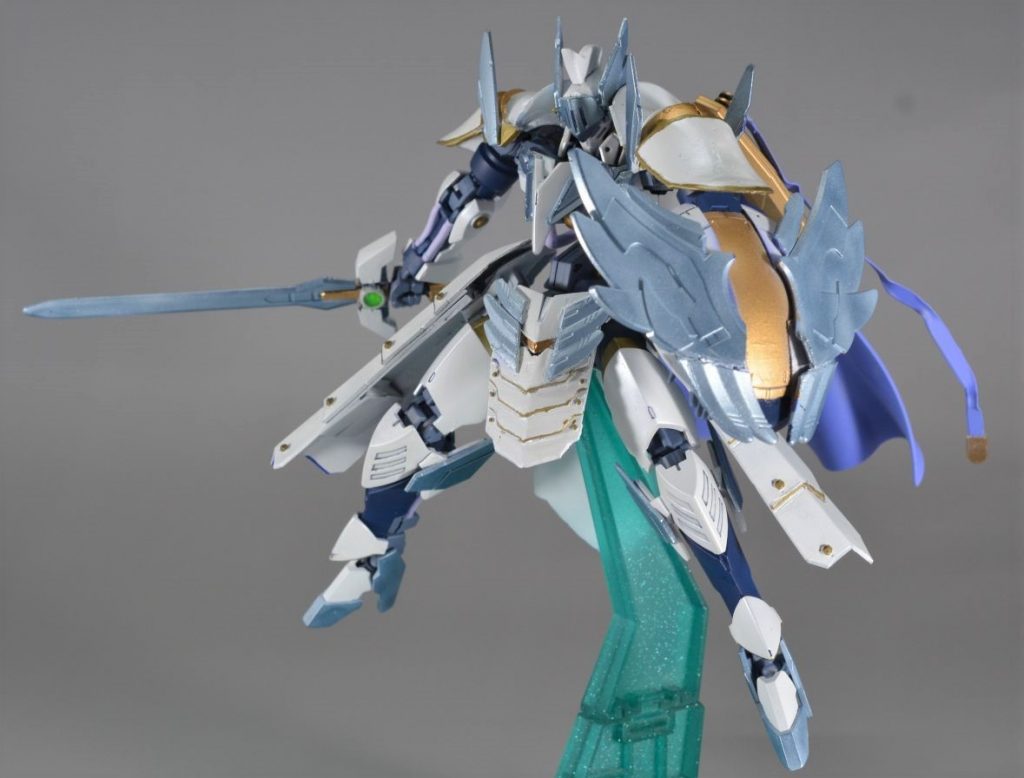 神聖騎士ジークルーネ。剣と盾を装備したオーソドックスな騎士スタイル。”神聖”という響きから神や天使のイメージを想起したので、鎧や盾には羽をモチーフにした装飾が入っています。