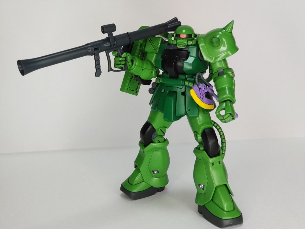 バズーカは、旧HGUCのザクⅡのものです。