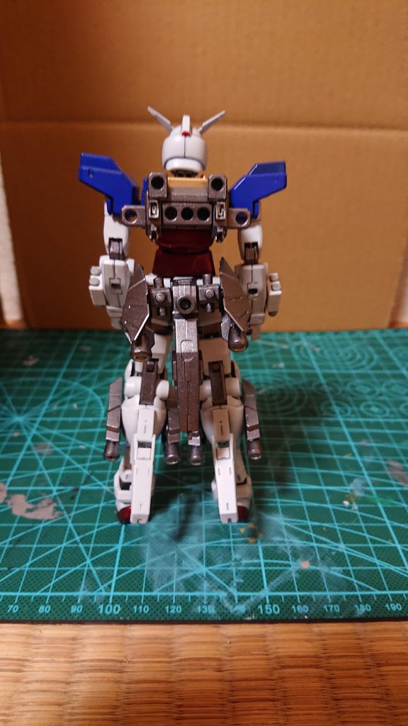 機体背面部及び脚部にはブースターが増設され、機動力が大幅に向上。また、燃料切れ等によって動かなくなった場合、デッドウェイトに成らぬよう、ブースターをパージ出来るようにしている。