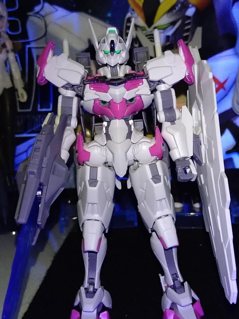 勿論メインカメラと目は夜光塗料！