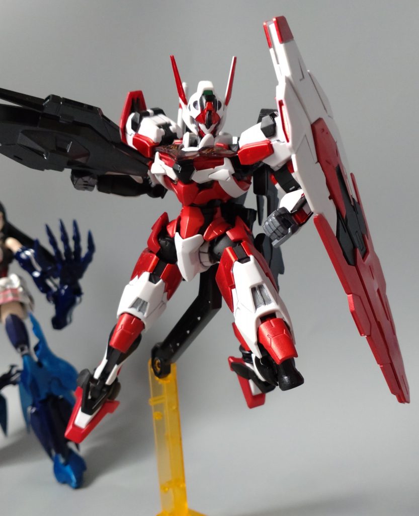 主人の魔女っ子より本来の手足を奪取し装着、決めポーズです。