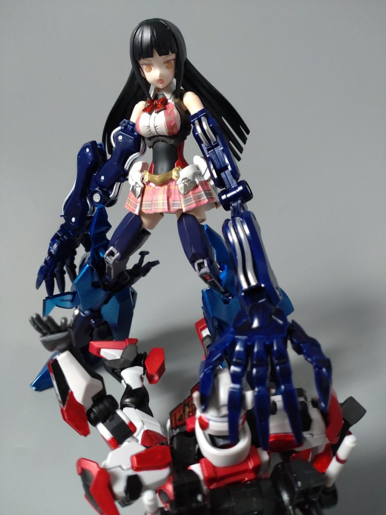 しかし本作のコンセプトは義肢交換。使い魔の手足を装着した主人にあっさり捕まりました。