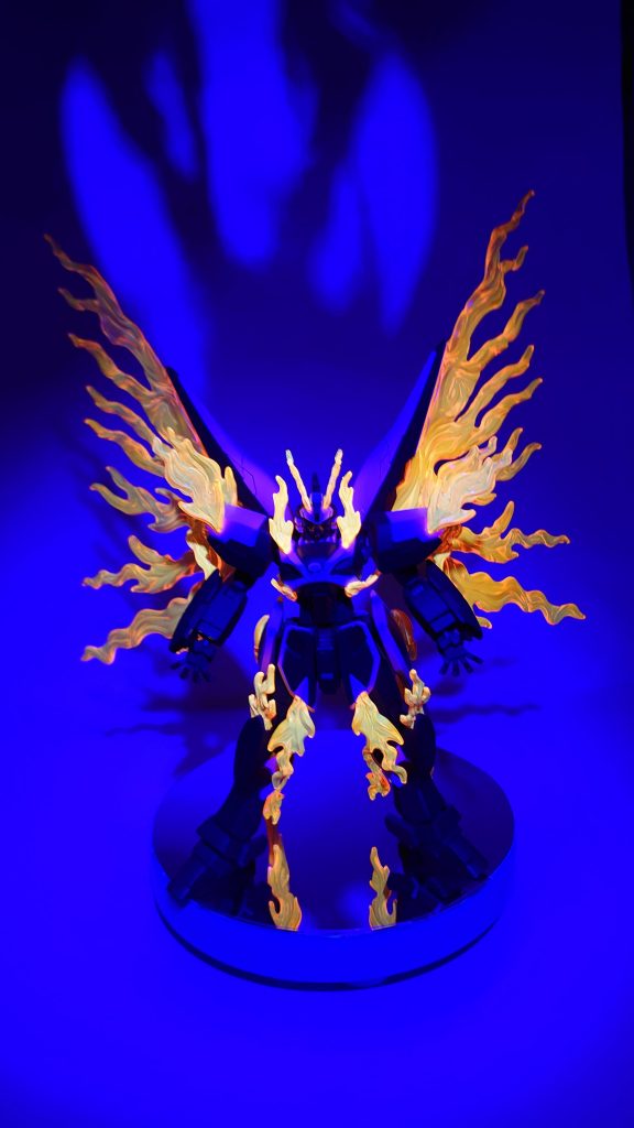 ファントムライトは蛍光オレンジで塗装ブラックライトで光ります設定的にはピンクなのですがあえて炎っぽくオレンジにしています