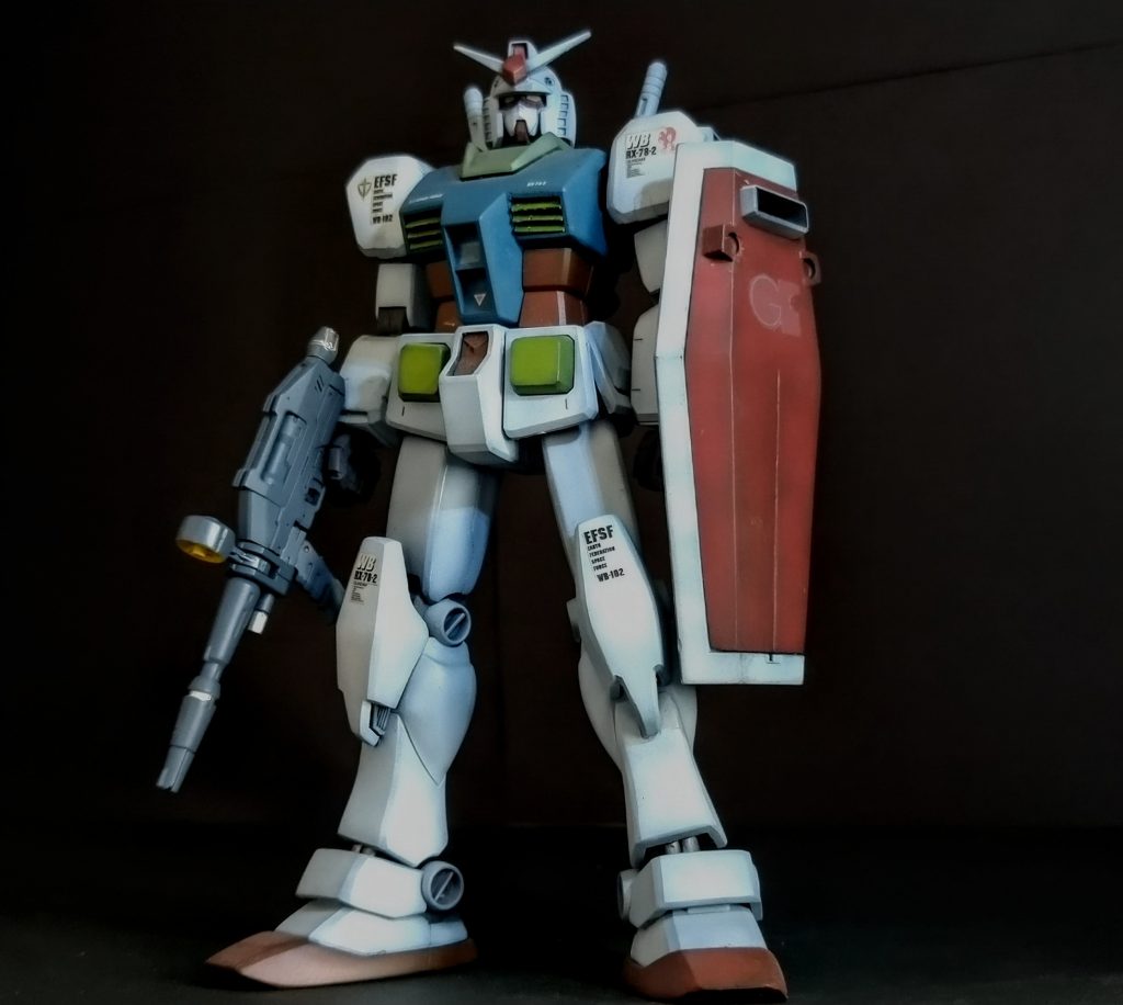 この機体も随分昔に作ったものです！HGUCガンダムが発売されてすぐ購入してカトキ版風に改造したものです😊