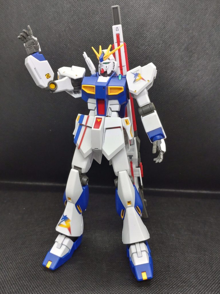 なるたけ実機を見ながら細かい所をガンダムマーカーで部分塗装しています。