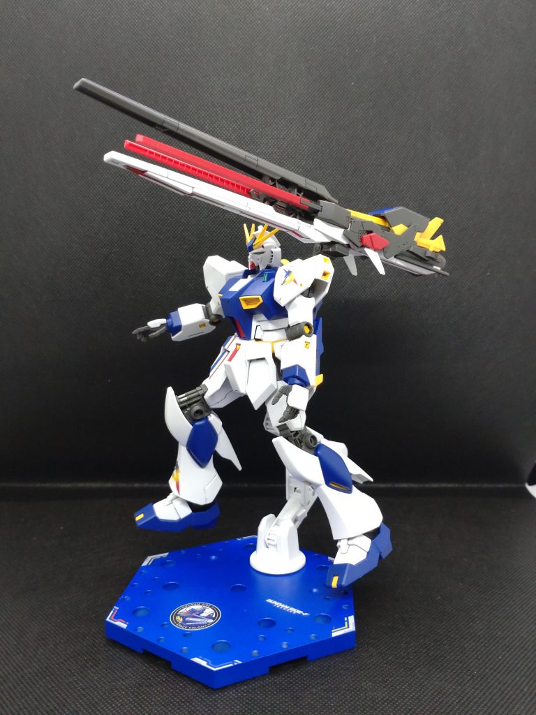 ベースはウェルドラインが目立っていたので軽くヤスリがけしサフを吹いてZブルーを吹いたら成型色とほぼ同じだったので良かったです。