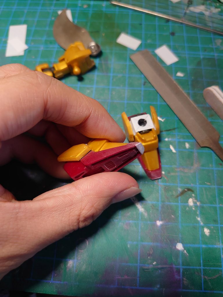 立った時に目立ってしまう、つま先部分だけ肉抜き穴を埋めました