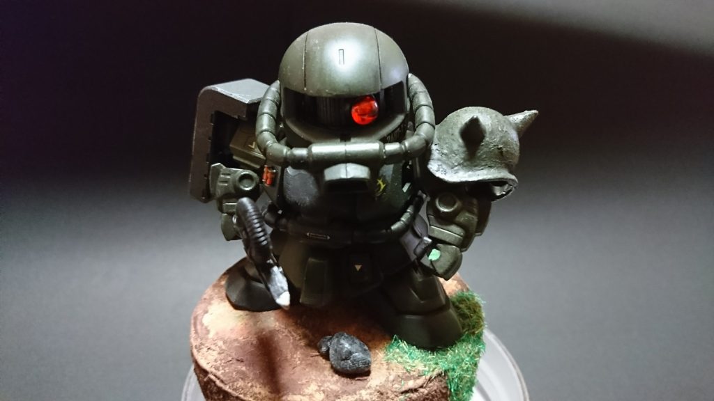 キットはあまりイジらず、モノアイ→ラインストーン肩→鋳造加工…あっそれだけかな💦