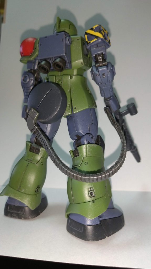 後ろ姿。マガジンはド－ベンウルフ、ライフルは昔買ったオリジンザク(塩ビ製？)だと思います。