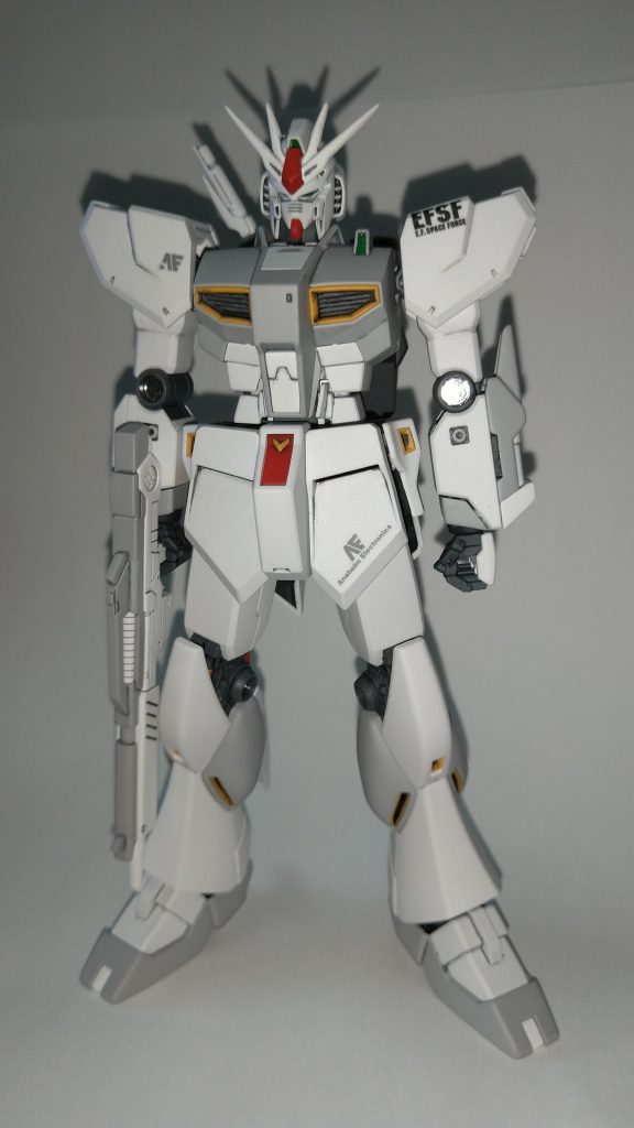 コクピットハッチはプラ板にてディティール追加。首延長。関節の丸はシ－ルにて。