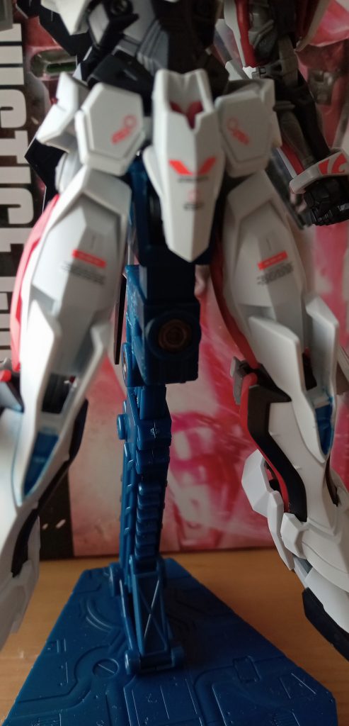 結構デカールを貼ってますね