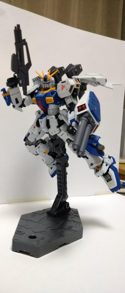 ビームライフルとシールドはジェガンの物を改造しました。