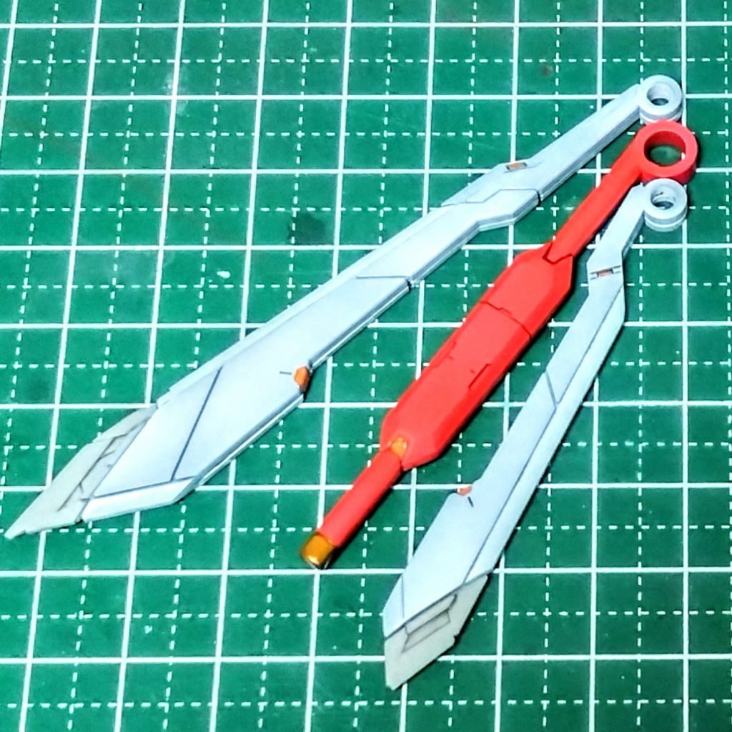 シャドウ入れつつ塗装。細かいところにオレンジでアクセント。