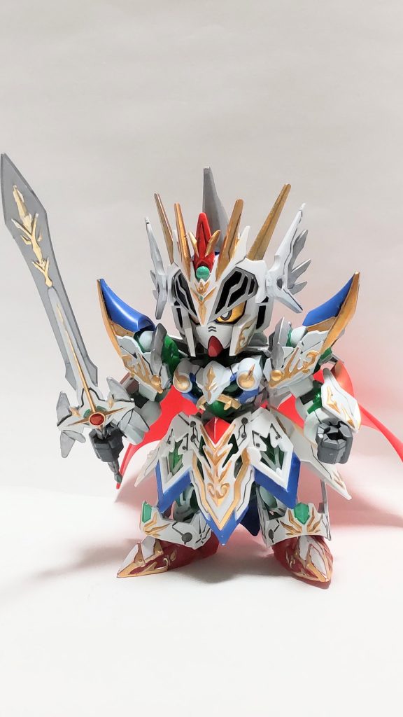 ナイトストライクガンダムグリーン部分を減らして全体的にゴールドを多くしました。