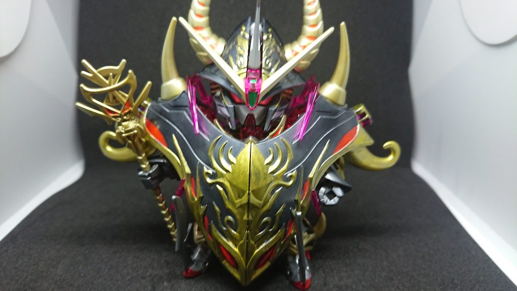 閉じると地味に。