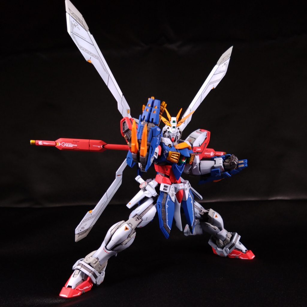 可動も素晴らしくて、様々なポーズが無理なく再現出来ます。カラーリングは白、赤、青、黄にそれぞれ2種の塗り分けをしています。白はライトグレーでパーツ分けされているので、少しライトグレー部を増やした程度です。赤は下地にピンクにし、プレミアムレッドとブライトレッドで塗り分け…てますが、そこまで目立ちませんね💦青はウルトラブルーと、さらにごく少量の赤を混ぜた色で塗り分けています。