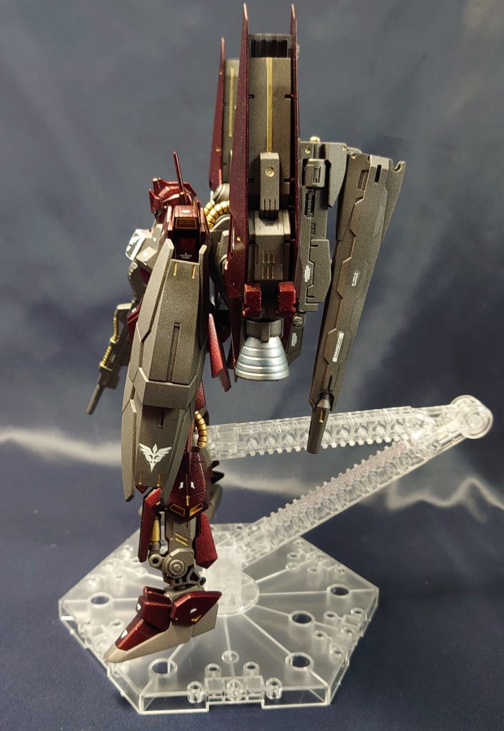 左側から見た零憑き砲身を折りたたんだ状態では自立が難しいのがよく分かる