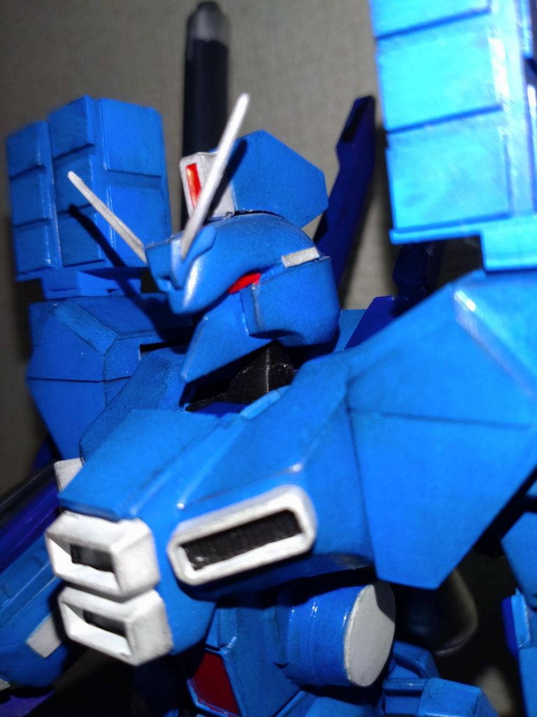 頭部はスクラッチしています。