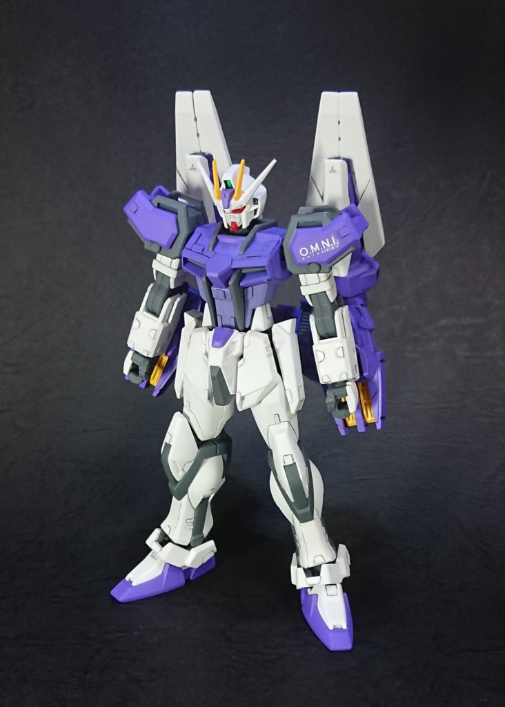 EGの素体の良さを生かしつつ全身にプラ板貼り付け、スジボリでディテールアップしています。ディテールはセイラマスオさんの作例を参考にしました。