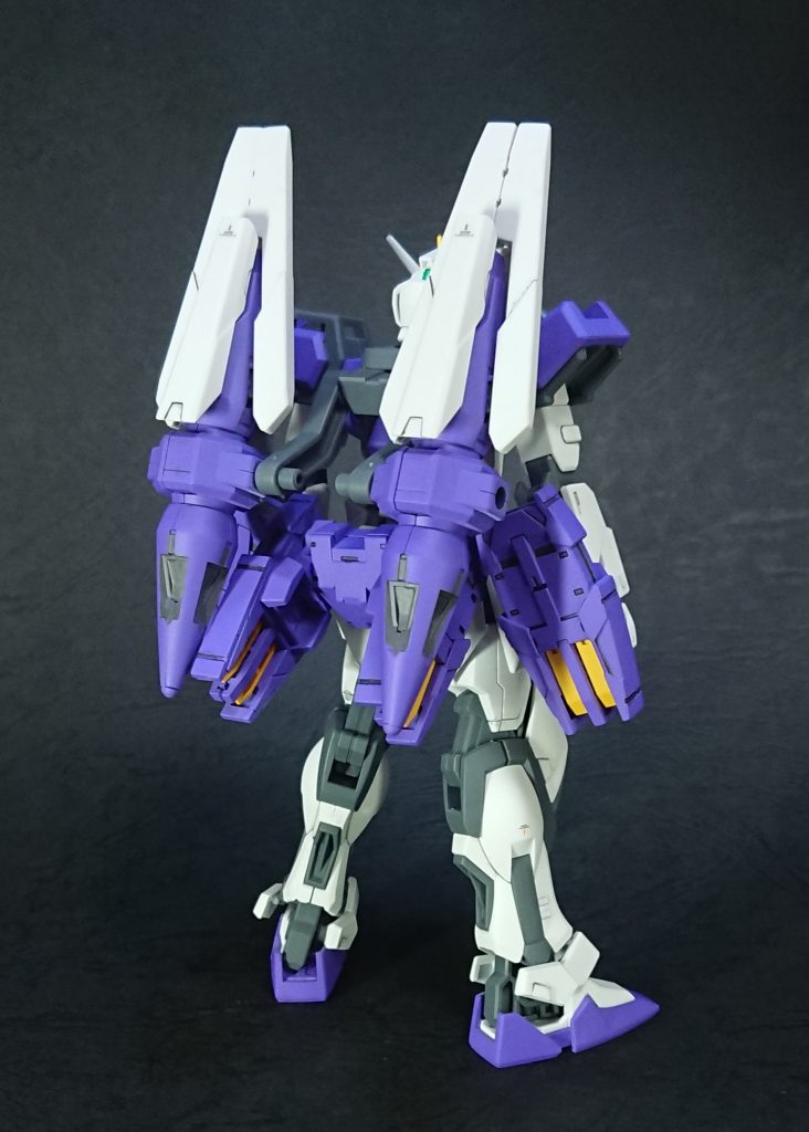 背部には大型キャノンを装備。AGE系のデザインですがコレはコレでありかな～と。