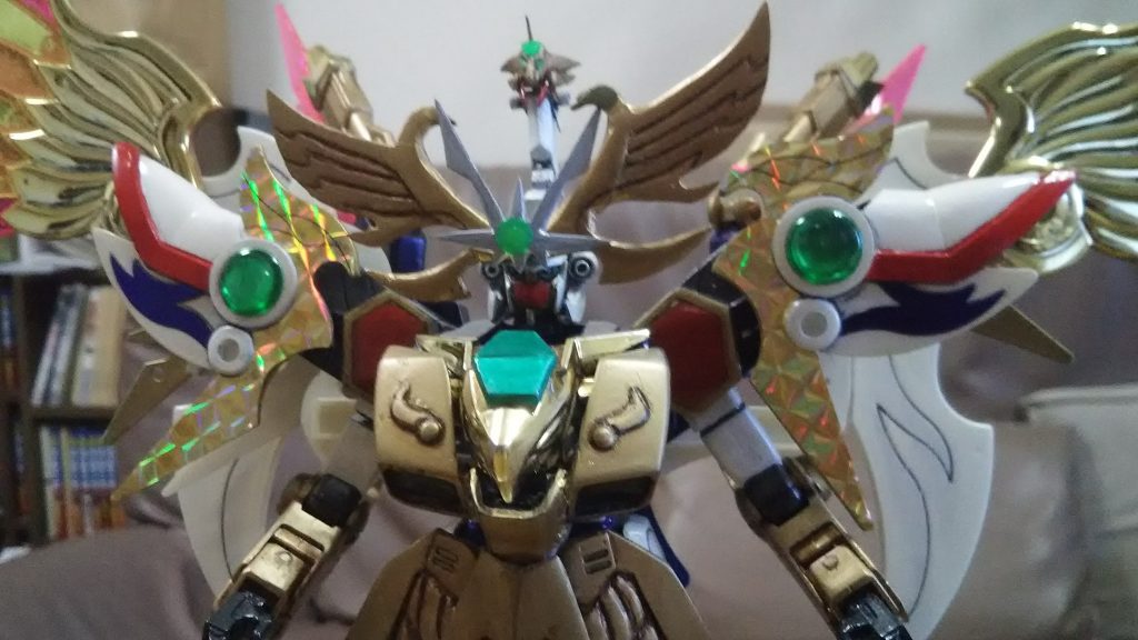 リアル頭身版の角や胸、腰アーマーはジャンクパーツとプラ板とパテ盛りで自作しています。