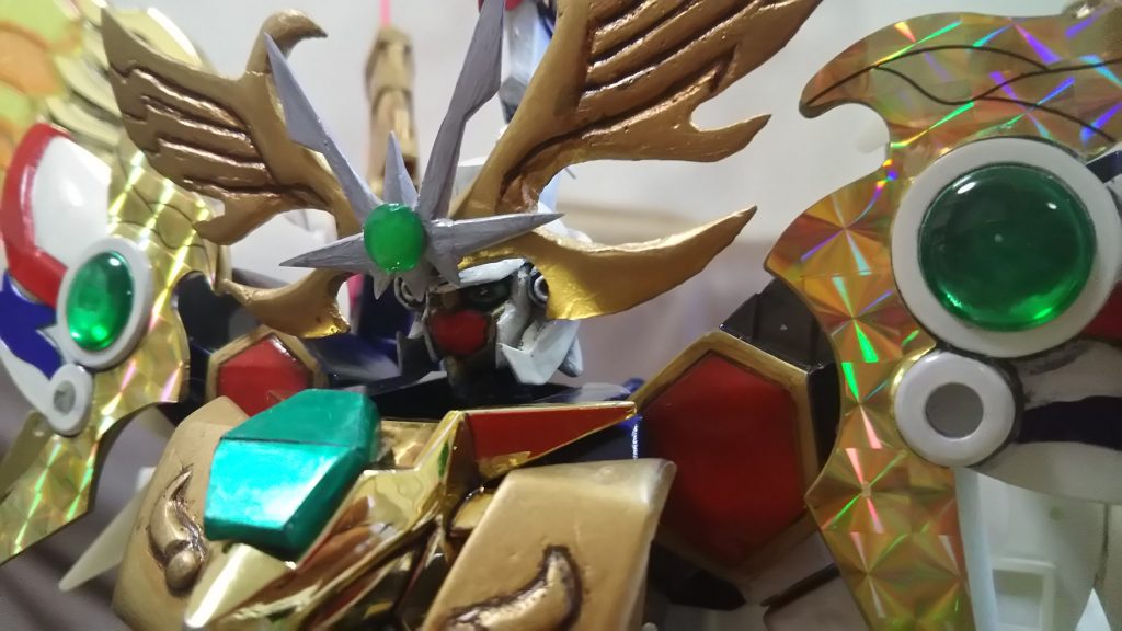 大将軍の頭は旧ザクの肩アーマーをベースにプラ板やパテを盛って作りました！