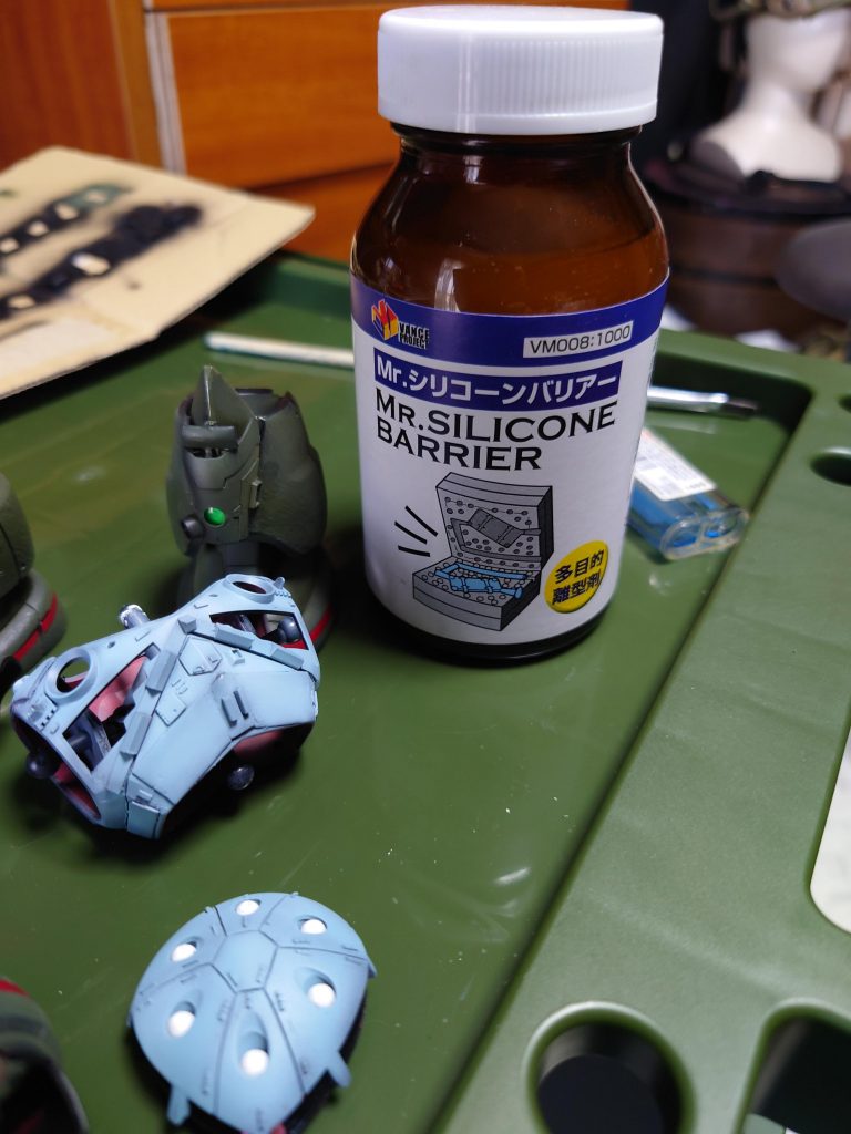 今回初めてバリアコート塗装に挑戦!蛇腹と爪のみだけど…蛇腹も爪もも写ってないしwww