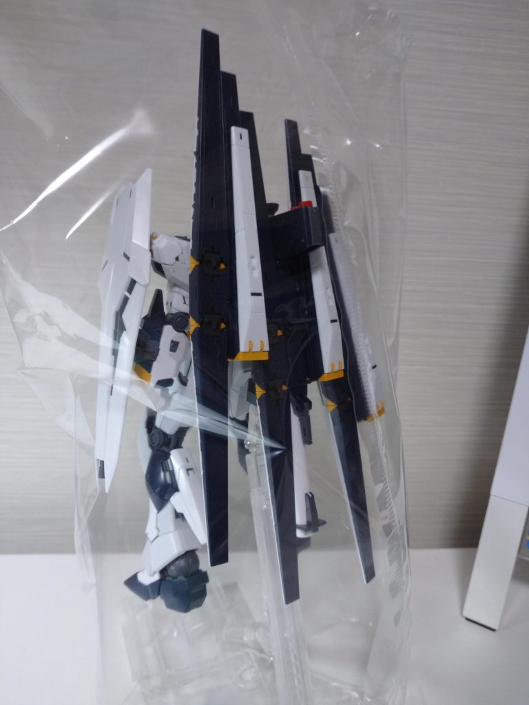 右端のフィンファンネル、折り畳まないと接地で突っかかる。そこから何本畳むかバランス考えました。