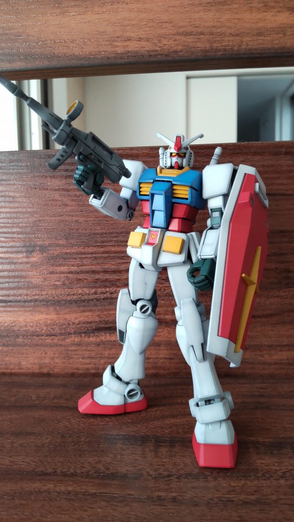 ハンドパーツ、関節は緑っぽく塗装。うっすらグラデーションで全塗装しました。