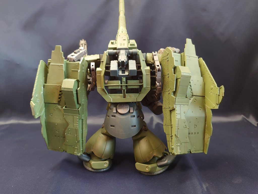 この装甲はヒルドルブの装甲の中でも特に堅牢な部品を集約させているので並大抵の攻撃では砕けることはない。しかしその質量のせいで低かった機動性がさらに低下するという本末転倒な物になっていることに気づくのはもう少し先…